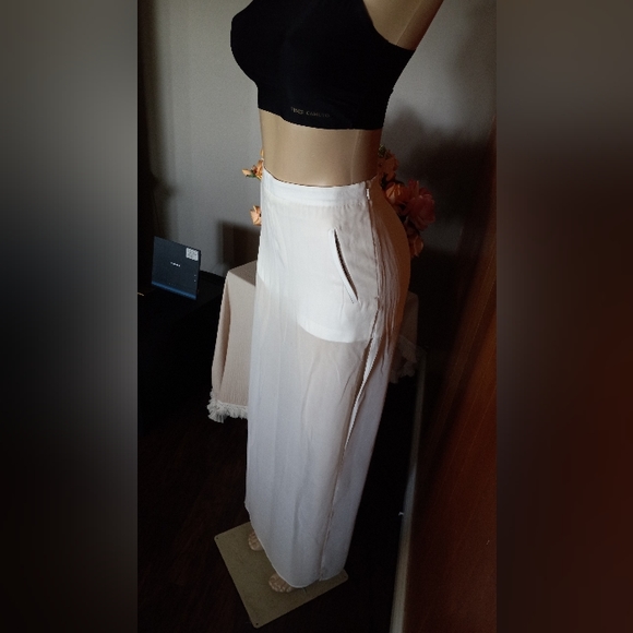 BCBG MAXAZRIA Maxi Skirt Silk with Underneath shorts - Picture 2 of 10